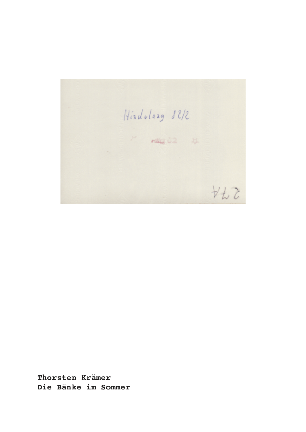 Die Bänke im Sommer